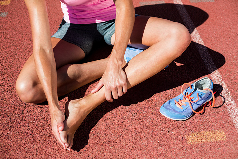 woman-track-sports-injury
