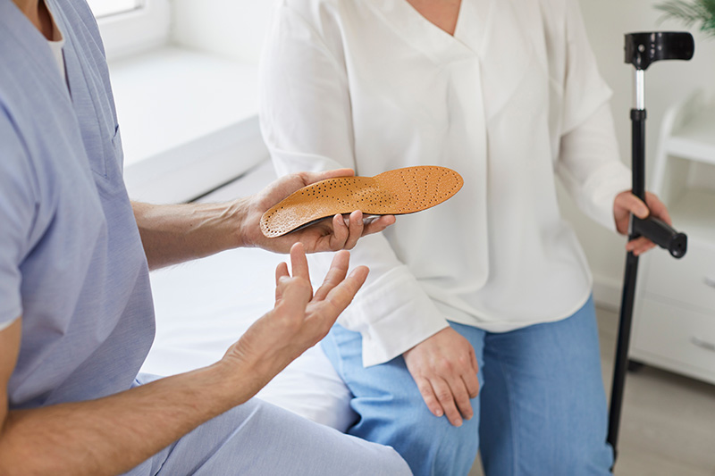 podiatrist-patient-orthotic-insoles